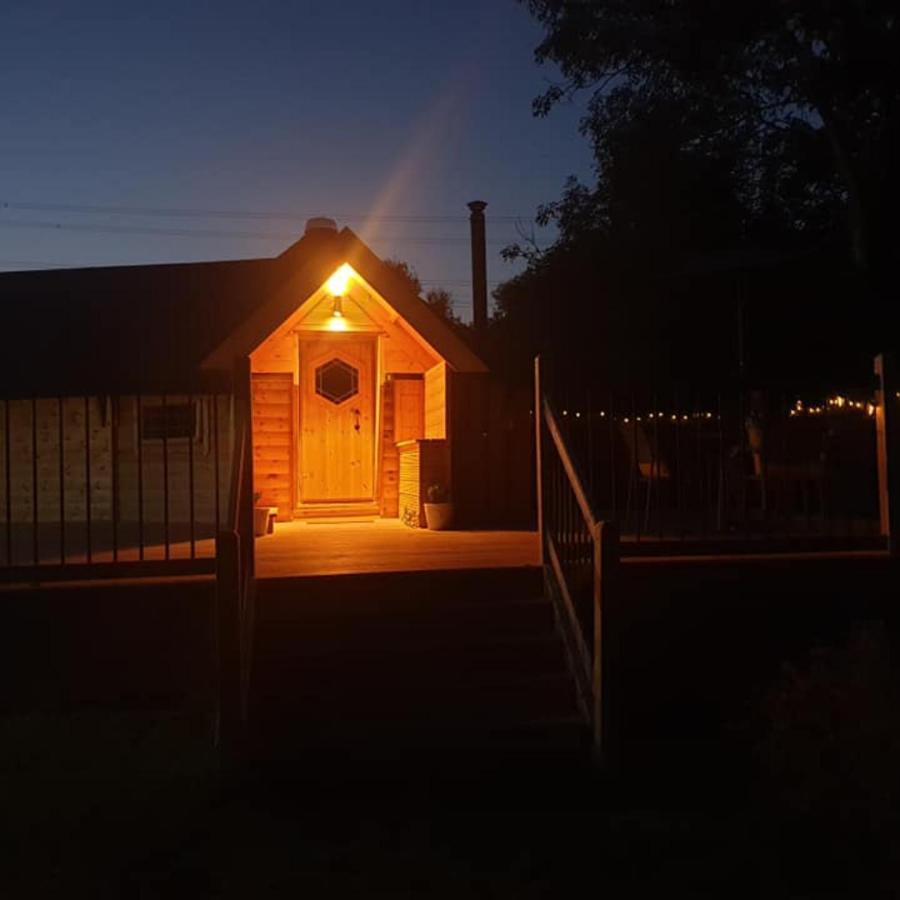 Ludchurch The Hive - Unique Log Cabin With Wood Burning Stove מראה חיצוני תמונה
