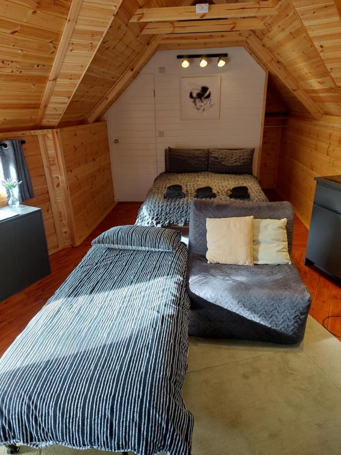 Ludchurch The Hive - Unique Log Cabin With Wood Burning Stove מראה חיצוני תמונה
