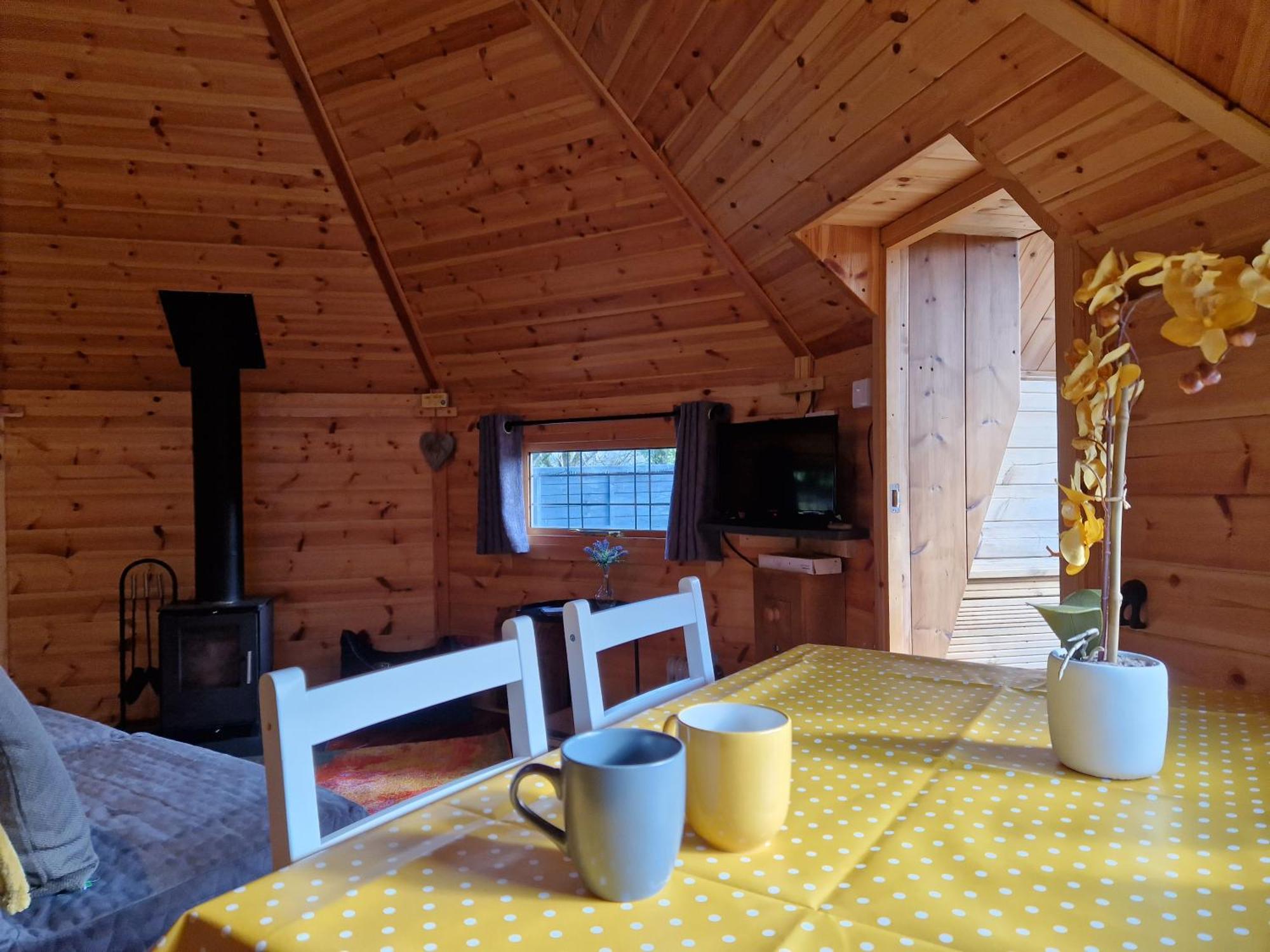 Ludchurch The Hive - Unique Log Cabin With Wood Burning Stove מראה חיצוני תמונה