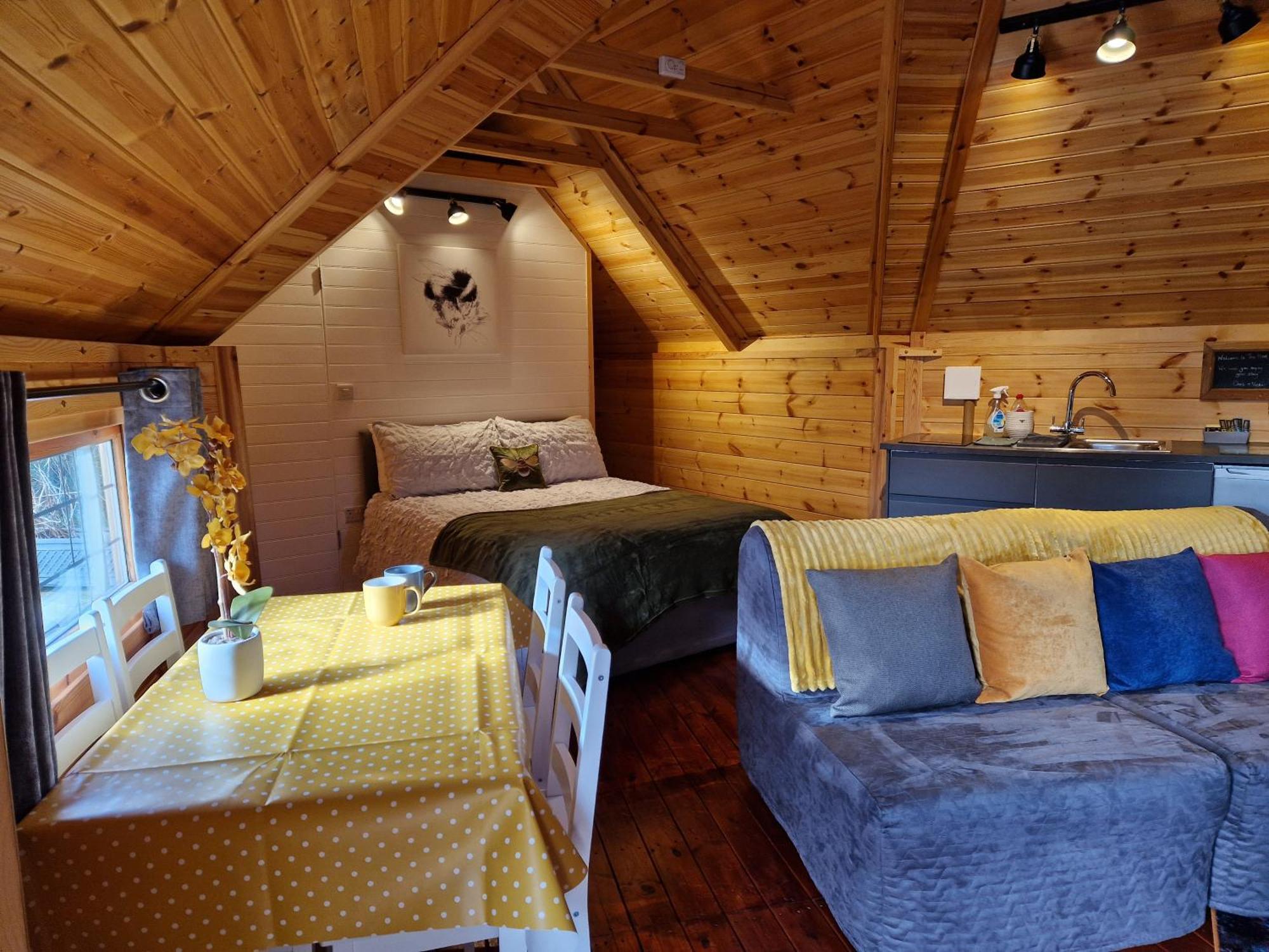 Ludchurch The Hive - Unique Log Cabin With Wood Burning Stove מראה חיצוני תמונה
