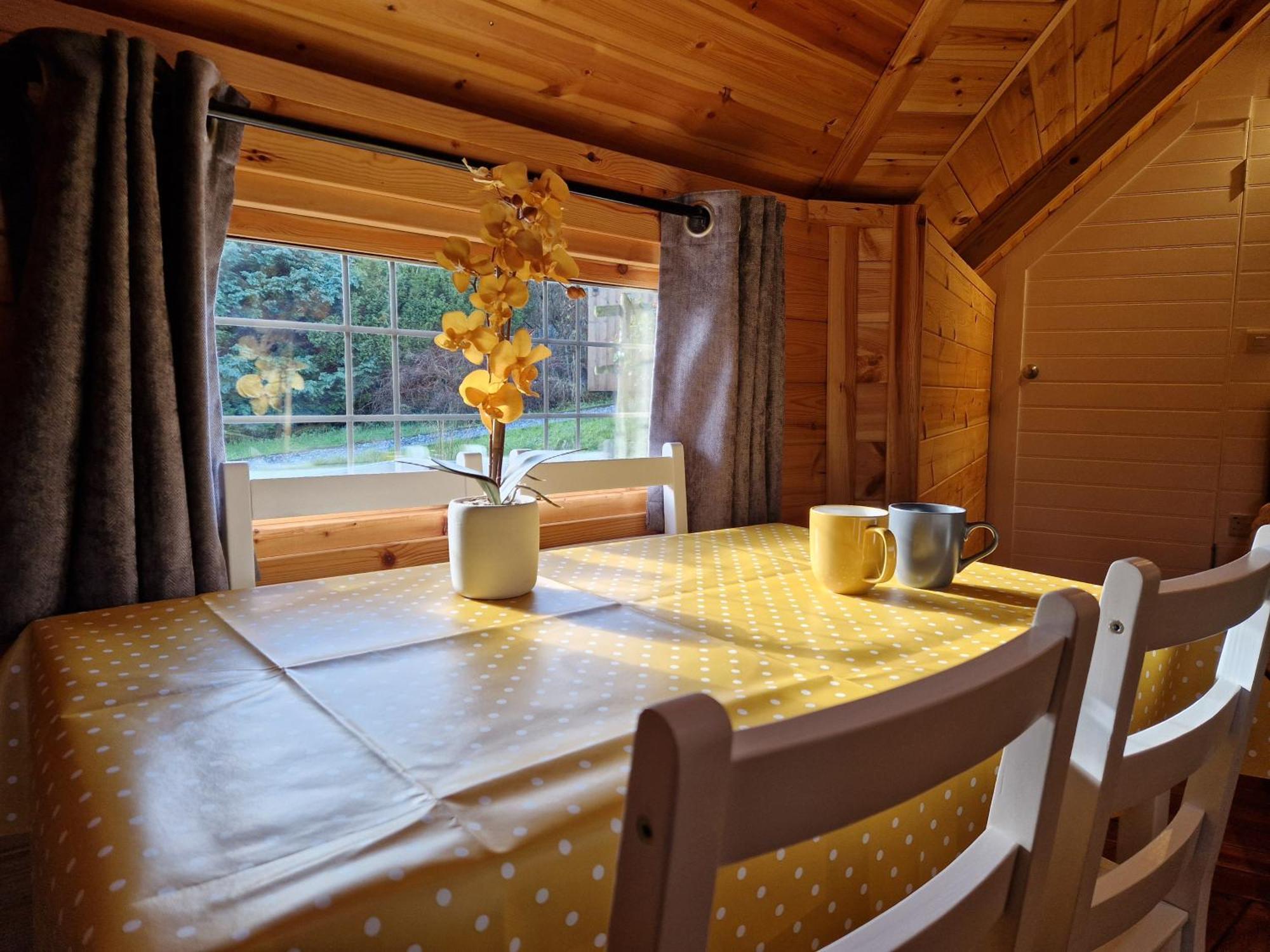 Ludchurch The Hive - Unique Log Cabin With Wood Burning Stove מראה חיצוני תמונה
