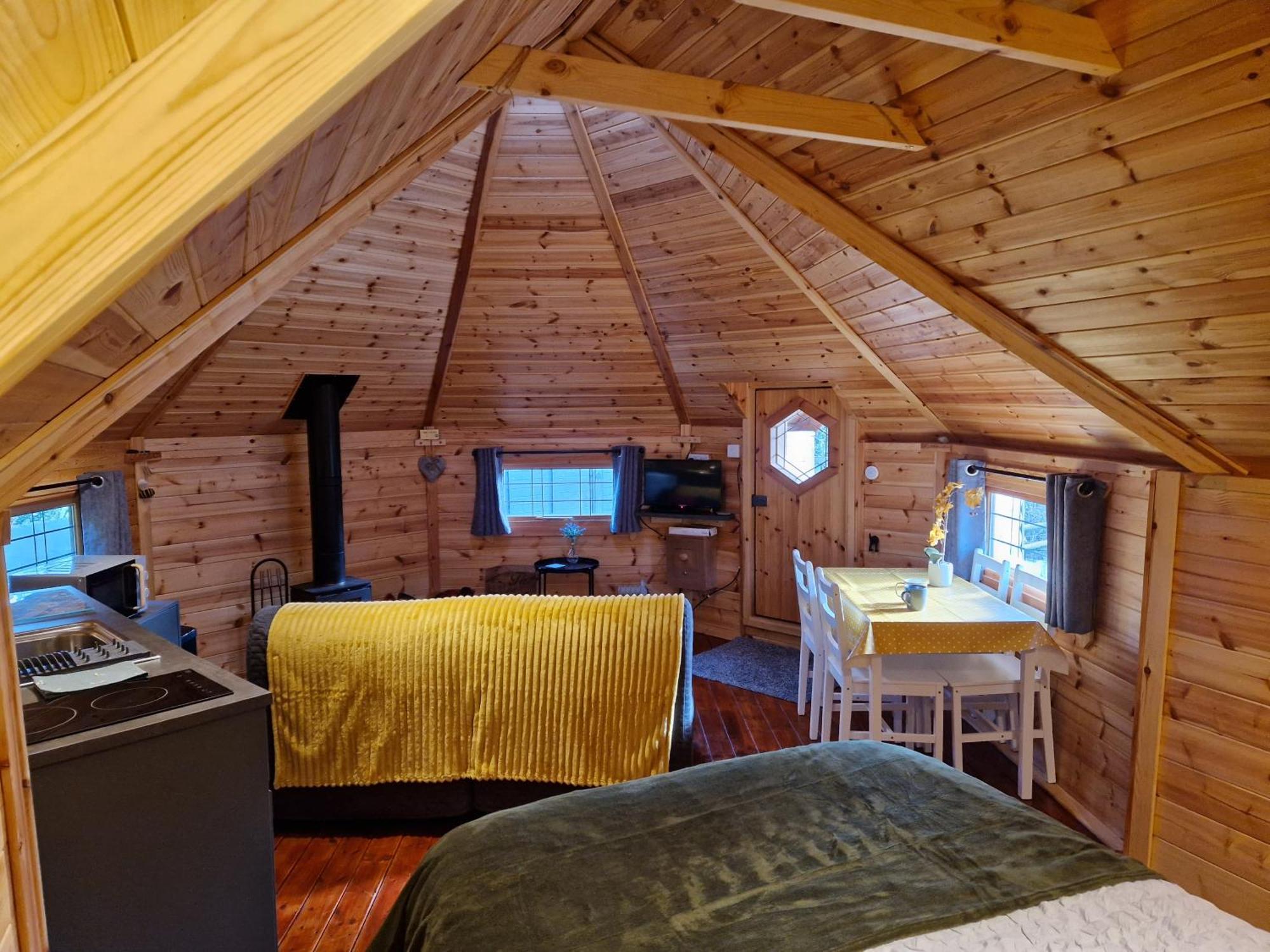 Ludchurch The Hive - Unique Log Cabin With Wood Burning Stove מראה חיצוני תמונה